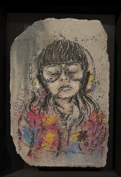 Headphones - petit mur - medio
